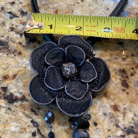 Italian crystal flower necklace - Picture 6 of 8